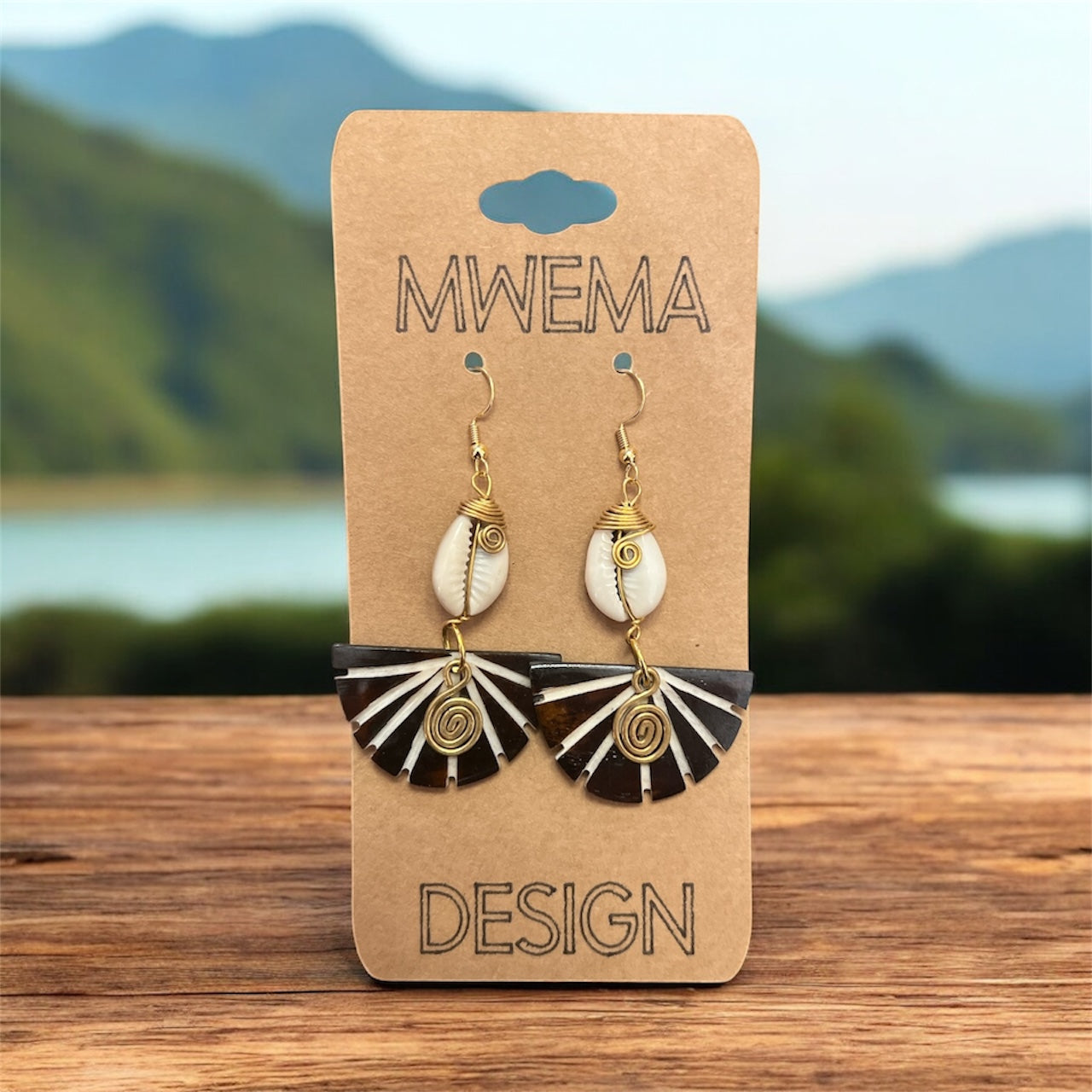 African Palm with Shell Earrings – Natural with Shell