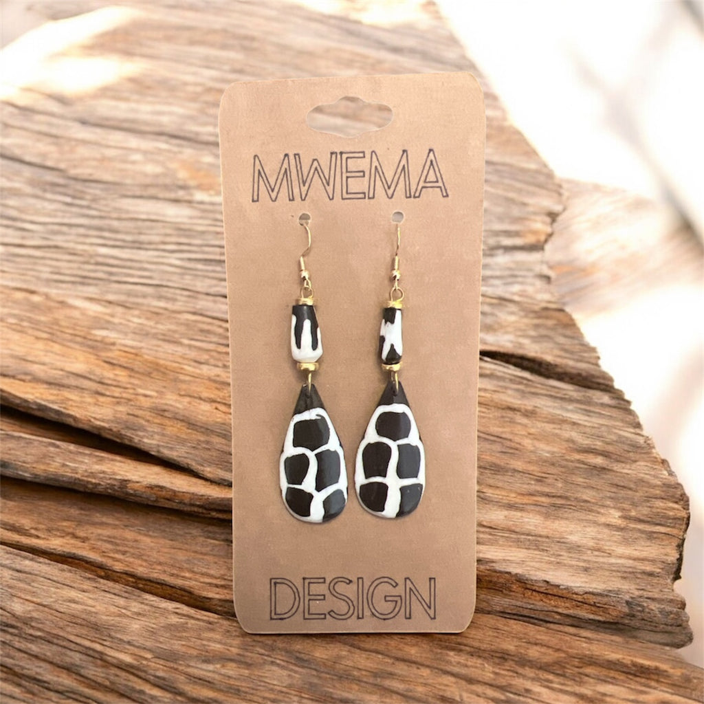 Giraffe Teardrop Earrings – African Savannah Inspired